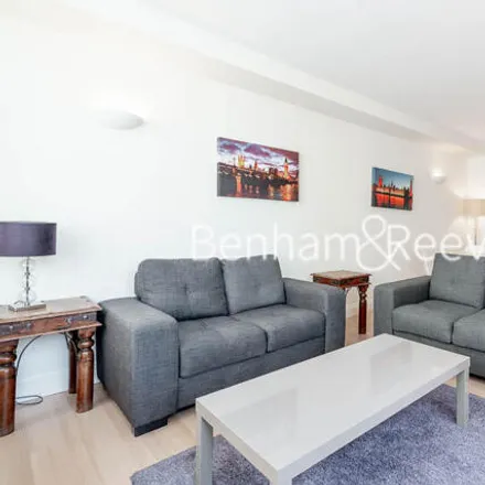 Rent this 1 bed room on 11 West Smithfield in London, EC1A 9JR