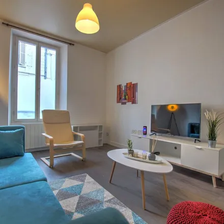 Image 4 - 18 Rue de la Quintaine, 45200 Montargis, France - Apartment for rent