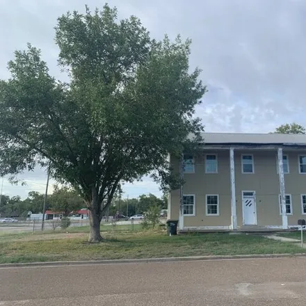 Image 3 - French Elementary School, 611 East French Street, Cuero, TX 77954, USA - House for sale