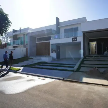 Buy this 3 bed house on Rua João Pinheiro in Centro, Alfenas - MG