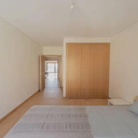 Rent this 2 bed apartment on Rua da Bataria 100 in 4000-189 Porto, Portugal