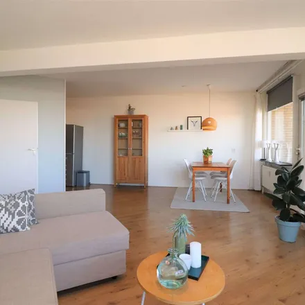 Rent this 1 bed apartment on Lange Hilleweg 440 in 3073 BZ Rotterdam, Netherlands