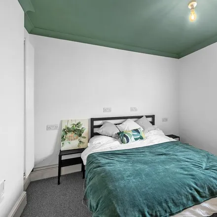 Rent this 1 bed room on 28 Sydney Street in Plymouth, PL1 5AD