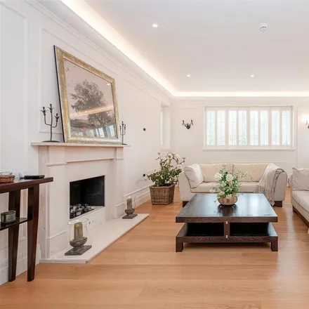 Rent this 2 bed apartment on 9 Frognal Lane in London, NW3 7DG