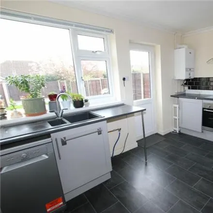 Image 2 - Walkley Road, Houghton Regis, LU5 5BS, United Kingdom - Townhouse for rent