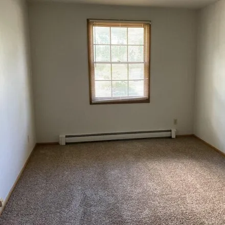 Image 7 - 5000 West Cold Spring Road, Greenfield, WI 53220, USA - House for rent