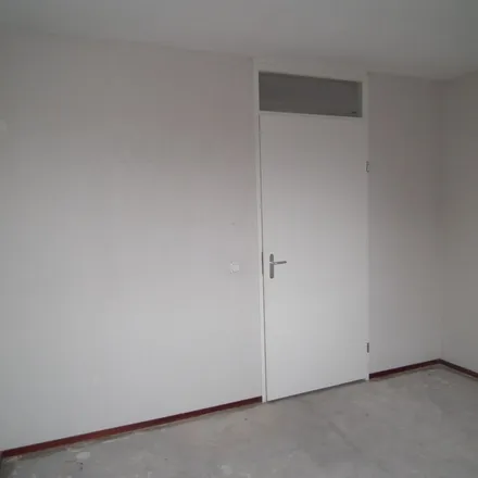 Rent this 2 bed apartment on New York III in Juf van Kempenstraat, 2132 ZV Hoofddorp