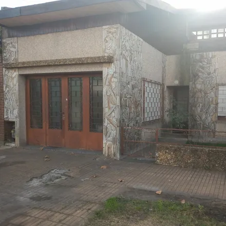 Buy this studio house on Diagonal 89 - Alfonsina Storni 6353 in Villa Godoy Cruz, 1655 José León Suárez