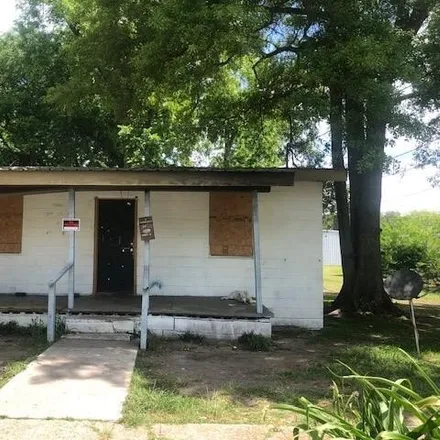 Buy this 2 bed house on 161 Everett Street in Vidalia, GA 30474