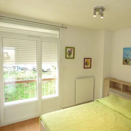 Rent this 2 bed apartment on Saint-Mandrier-sur-Mer in Place des Résistants, 83430 Saint-Mandrier-sur-Mer