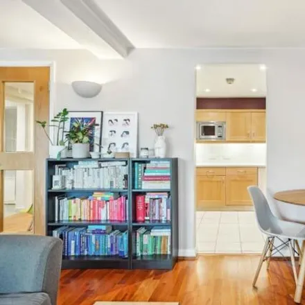 Image 3 - Capstan Court, 1-39 Wapping Wall, Ratcliffe, London, E1W 3SE, United Kingdom - Apartment for sale