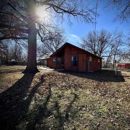 Buy this 3 bed house on 510 West Kansas Avenue in Blackwell, OK 74631