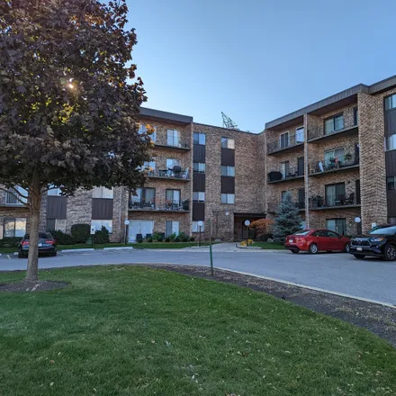 Buy this 1 bed house on 701 West Huntington Commons Road in Mount Prospect, IL 60056