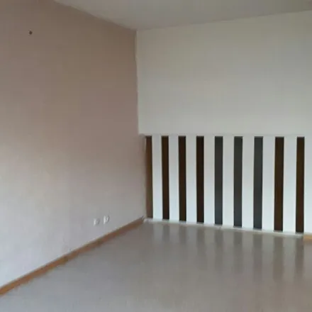 Rent this 2 bed apartment on 62 Place des Géants in 38100 Grenoble, France