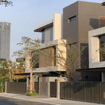 Rent this 4 bed house on unnamed road in Yan Nawa District, Bangkok 10120