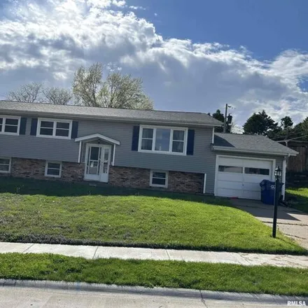 Buy this 3 bed house on Harrison Street in Davenport, IA 52806