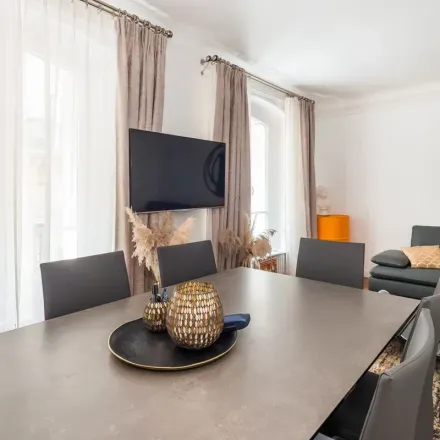Image 3 - 30 Rue des Belles Feuilles, 75116 Paris, France - Apartment for rent