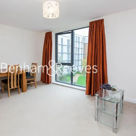 Image 4 - Needleman Close, Grahame Park, London, NW9 5ZJ, United Kingdom - Apartment for rent