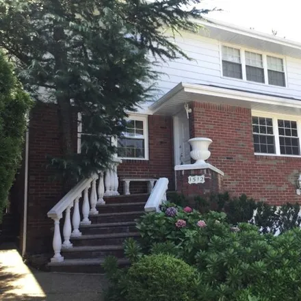 Rent this 2 bed house on 1512 12th St Unit 2 in Fort Lee, New Jersey