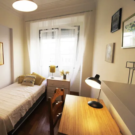 Rent this 1 bed room on Didi Barber Shop in Rua Actor Vale, 1900-024 Lisbon