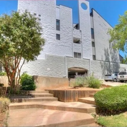 Buy this 3 bed condo on 925 Northwest 7th Street in Oklahoma City, OK 73106