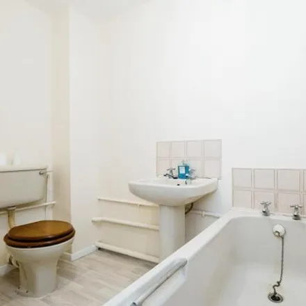 Image 5 - Britten court, Abbey Lane, Mill Meads, London, E15 2RS, United Kingdom - Apartment for sale