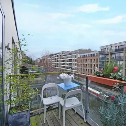 Rent this 3 bed apartment on Kleine Wharf in 14 Orsman Road, De Beauvoir Town