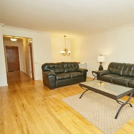 Image 2 - 29-04 Parsons Boulevard, New York, NY 11354, USA - House for rent