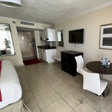 Image 3 - Sunny Isles Beach, FL - Apartment for rent