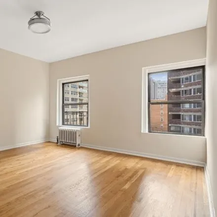 Image 2 - 240 East 24th Street, New York, NY 10010, USA - Apartment for sale