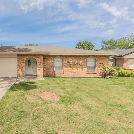 Buy this 3 bed house on 2305 Vineyard Drive in Arlington, TX 76015