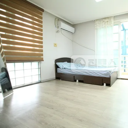 Rent this 1 bed apartment on 서울특별시 강남구 대치동 896-19