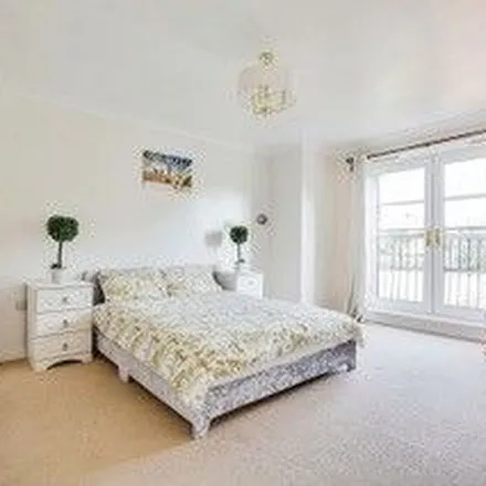 Rent this 5 bed apartment on Goodhall Close in London, HA7 4FR