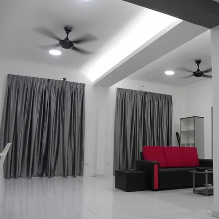 Rent this 6 bed apartment on Durian Tunggal in 76100 Alor Gajah, Malacca