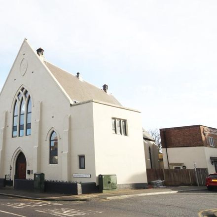 Rent this 2 bed apartment on Beacon Church in Beaconsfield Road, Dover