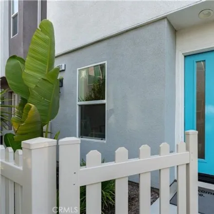 Rent this 3 bed condo on Pigeon Point Way in Los Alamitos Junction, Stanton