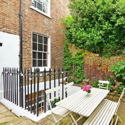 Rent this 3 bed townhouse on 8 Water Tower Place in Angel, London