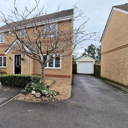 Rent this 4 bed house on Fairplace Close in Broadlands, CF31 5BY