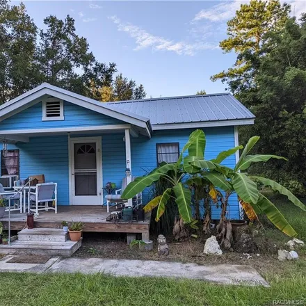 Buy this 2 bed house on 91 East Pilar Street in Citrus County, FL 34442