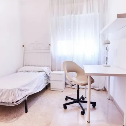 Rent this 1 bed room on Calle Febo in 25, 41010 Seville