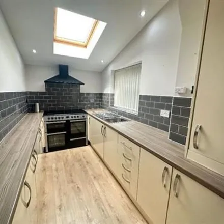 Rent this 6 bed apartment on 32 Kelso Road in Liverpool, L7 0LA