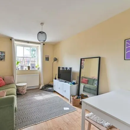 Buy this 2 bed apartment on Kelvin Grove in Londres, London