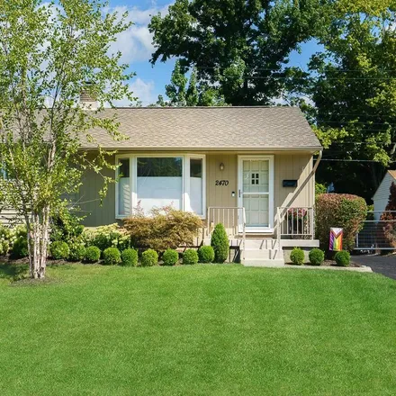 Buy this 3 bed house on 2475 Swansea Road in Upper Arlington, OH 43221