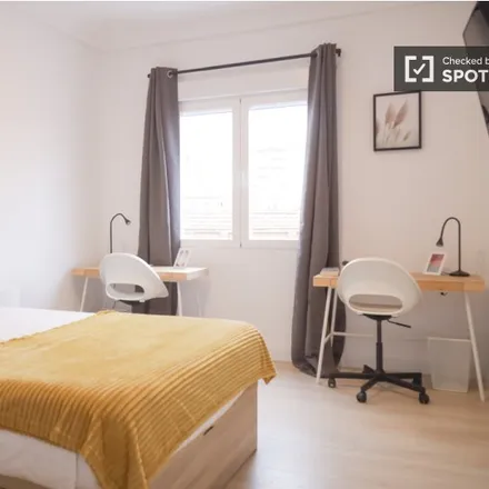 Rent this 5 bed room on Paseo de Santa María de la Cabeza in 79, 28045 Madrid