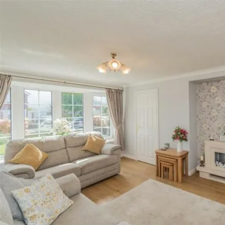 Image 2 - Green Hill Chase, Leeds, LS12 4HF, United Kingdom - House for sale