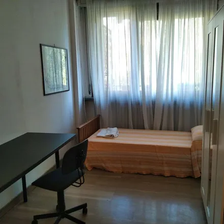 Image 2 - Via Ercolano, 20155 Milan MI, Italy - Apartment for rent
