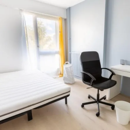 Rent this 4 bed room on 1 Rue de la Justice Orange in 95000 Cergy, France