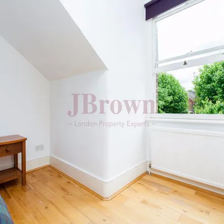 Rent this 3 bed townhouse on Brondesbury Road in London, NW6 6BX