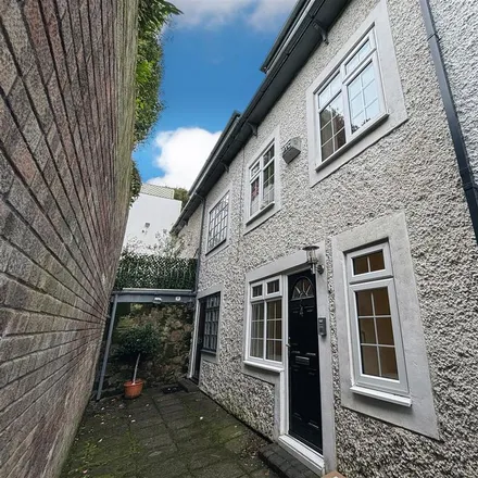 Rent this 2 bed townhouse on The Mount in Heswall, CH60 4RB