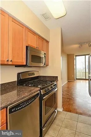 Image 5 - 4802 Fairmont Avenue, Bethesda, MD 20814, USA - Apartment for rent